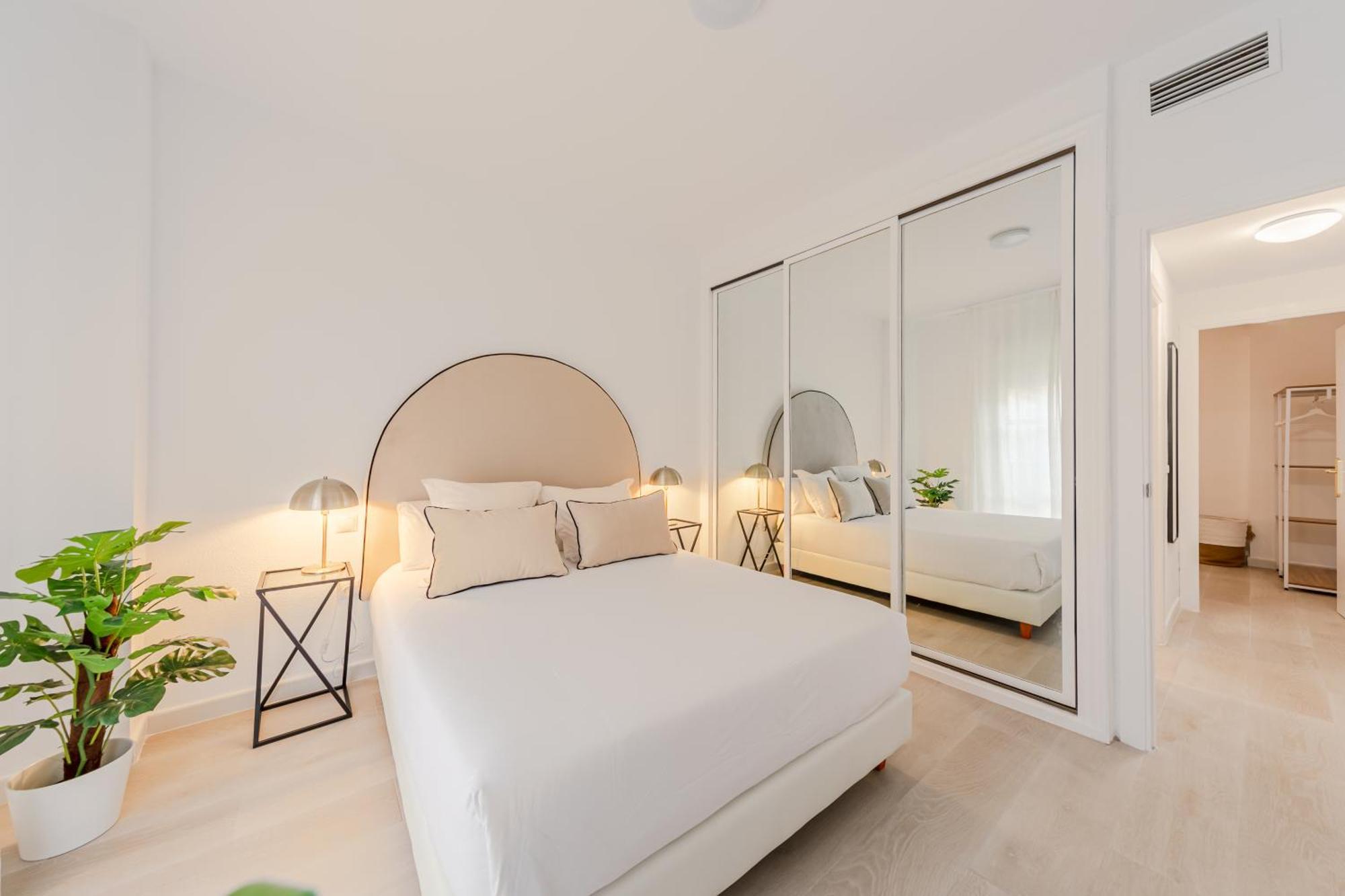 סביליה Isg Apartments Becquer Free Parking Inside The Building מראה חיצוני תמונה